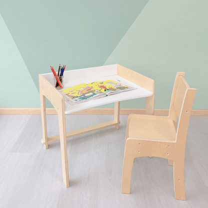 GIF showing the Sapiens Child LUMEN big kid desk and adjustable height chair for kids' study and learning.