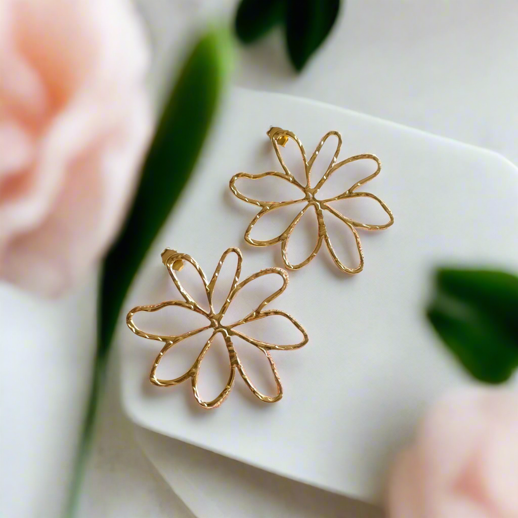 Open Flower Stud Earrings - Shopthatapp.ca