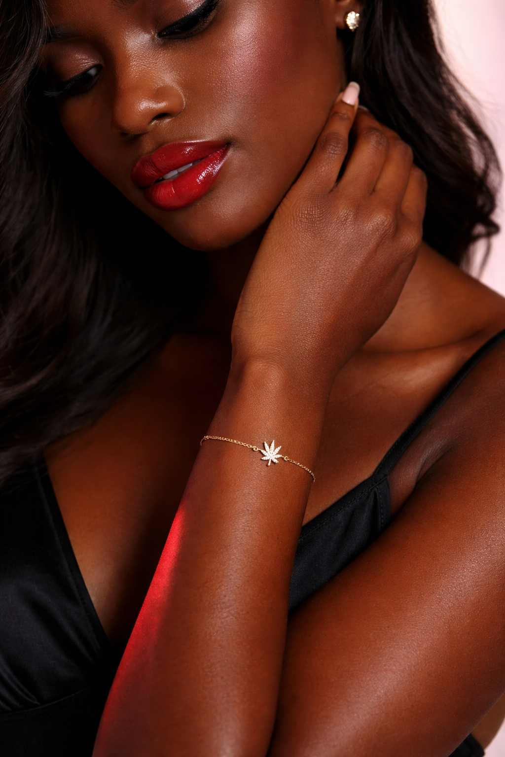 18K GOLD CANNABIS LEAF BRACELET - Shopthatapp.ca