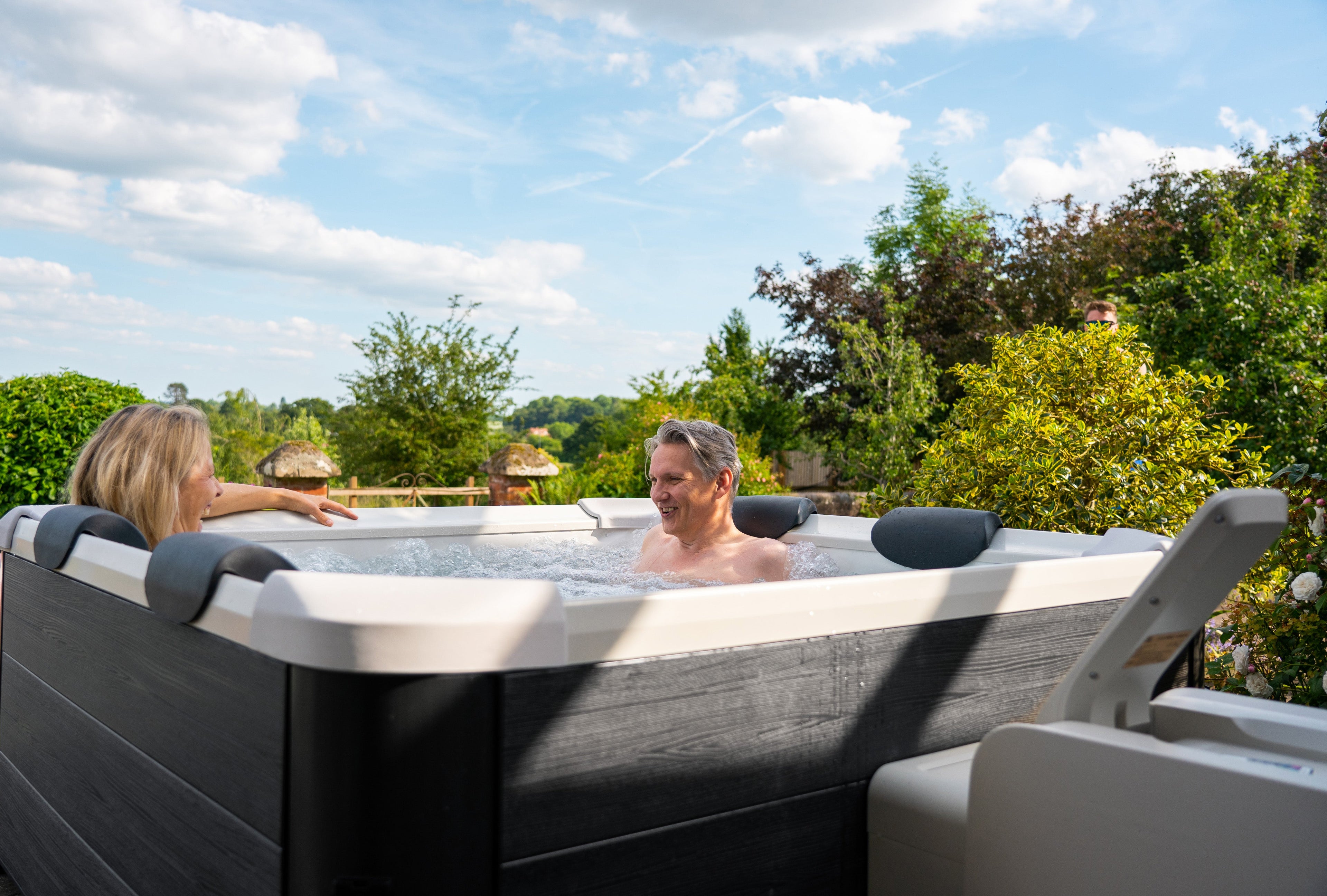 MSPA OSLO, FRAME SERIES, Hot Tub & Spa – 6 Person - Www.Shopthatapp.ca