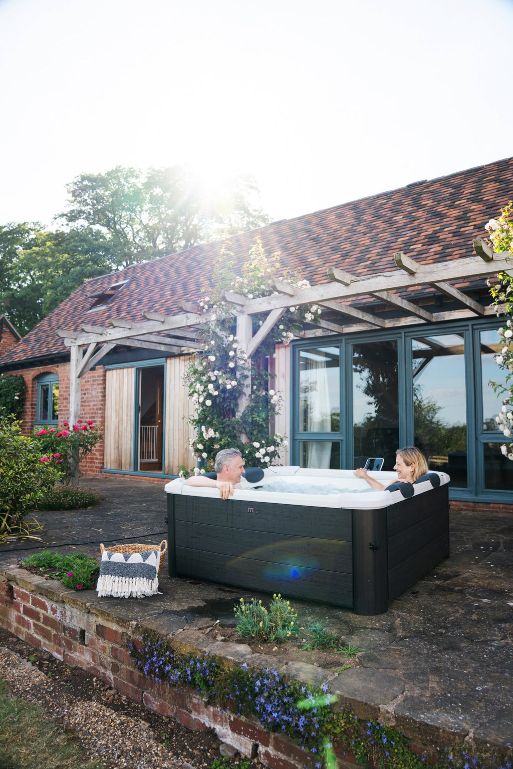 MSPA OSLO, FRAME SERIES, Hot Tub & Spa – 6 Person - Www.Shopthatapp.ca