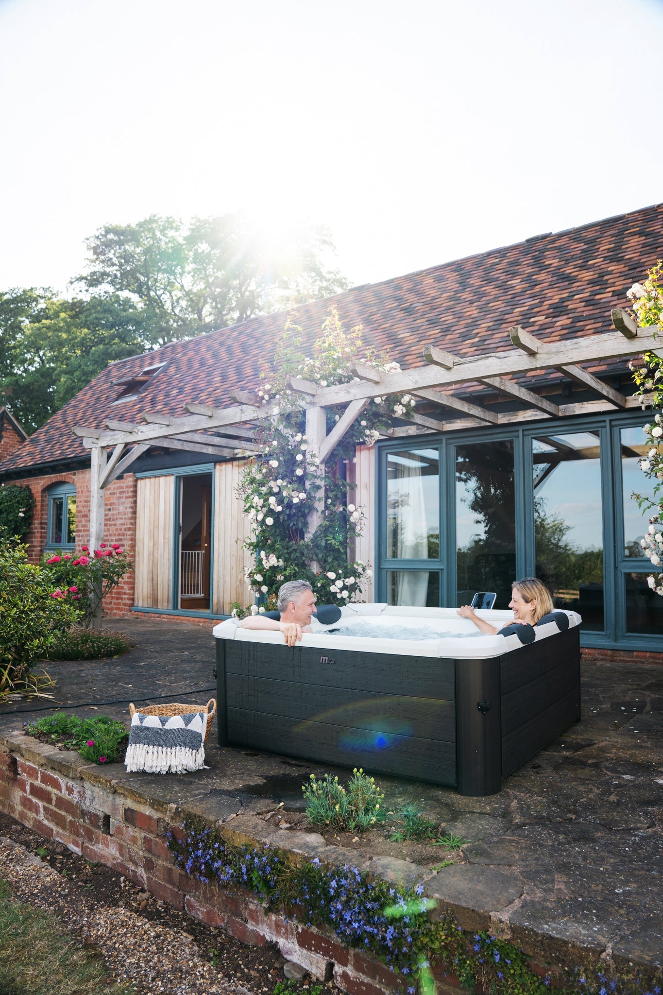 MSPA OSLO, FRAME SERIES, Hot Tub & Spa – 6 Person - Www.Shopthatapp.ca