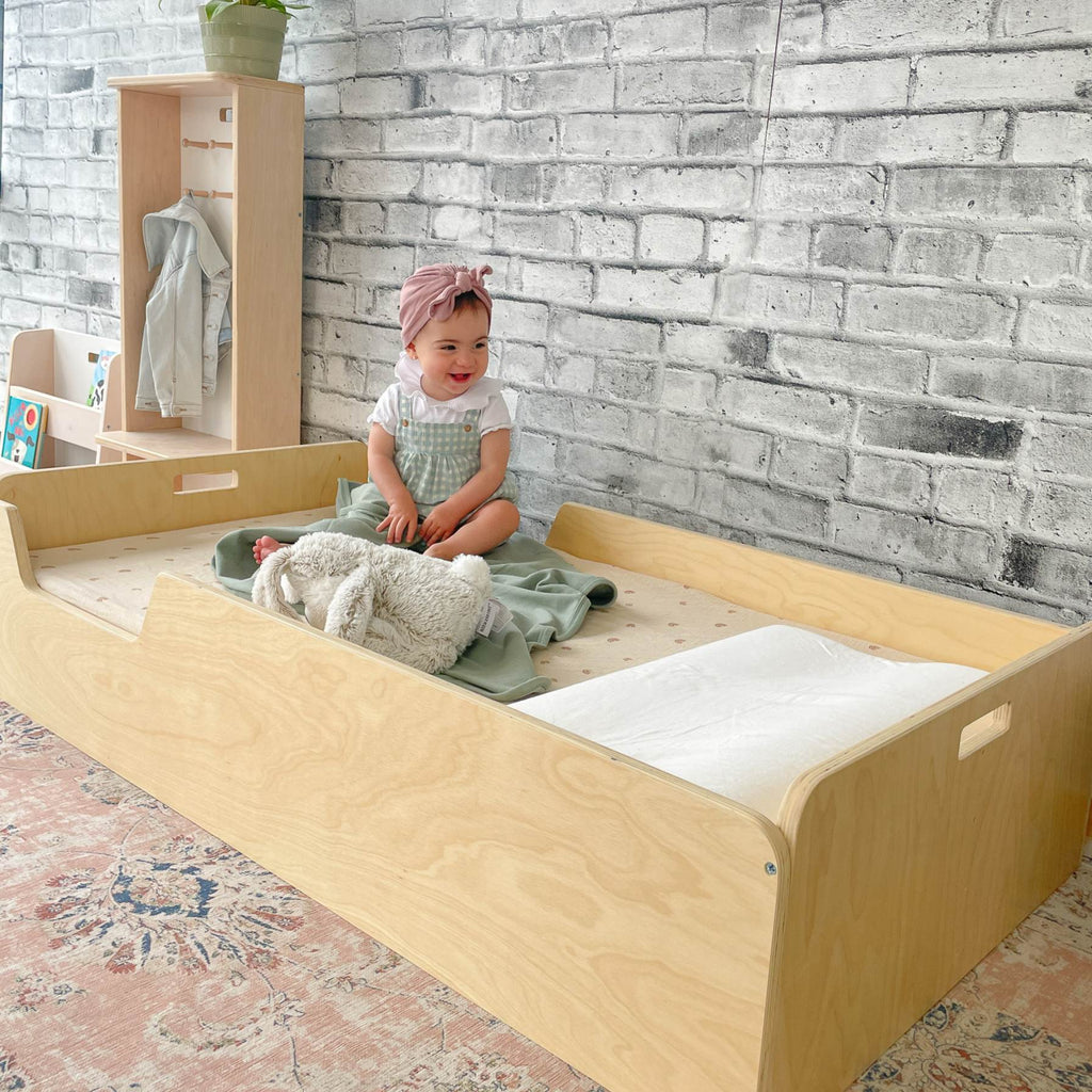 APPLE CRIB - Montessori Floor Bed with Rails for Safe and Independent Sleep - Shopthatapp.ca
