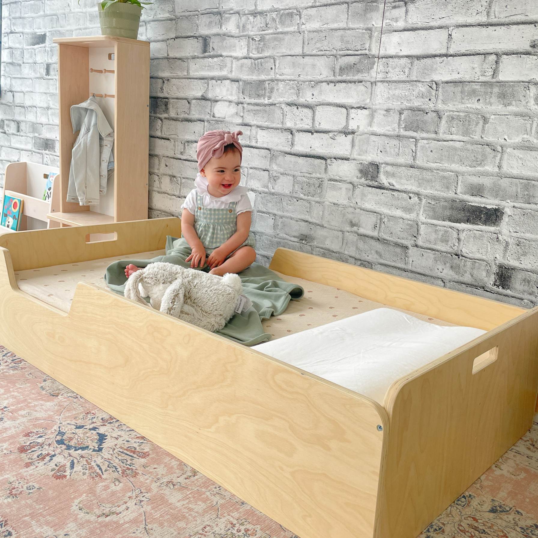 APPLE TWIN - Montessori Floor Bed with Rails - Shopthatapp.ca