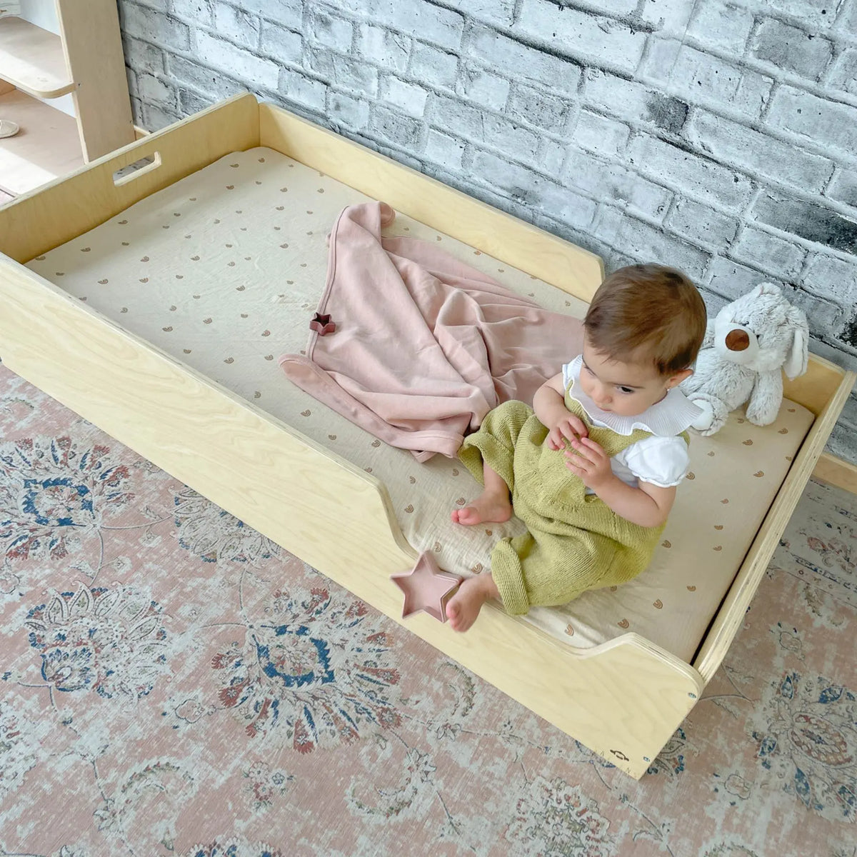 Top view of Sapiens Child Apple Crib Montessori floor bed with rails, designed for safe, independent toddler sleep.