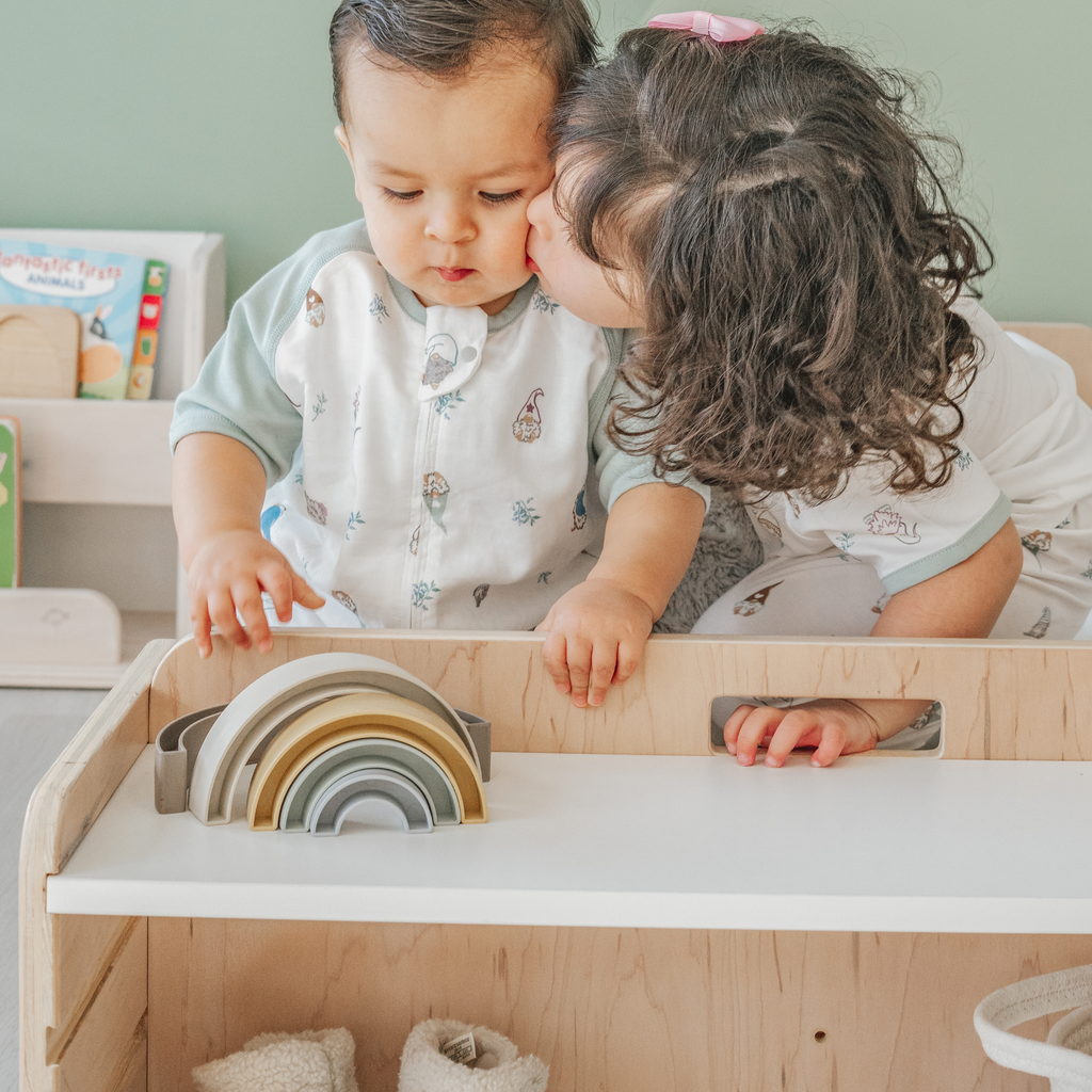 CHERRY FULL - Montessori Floor Bed with Shelves - Shopthatapp.ca