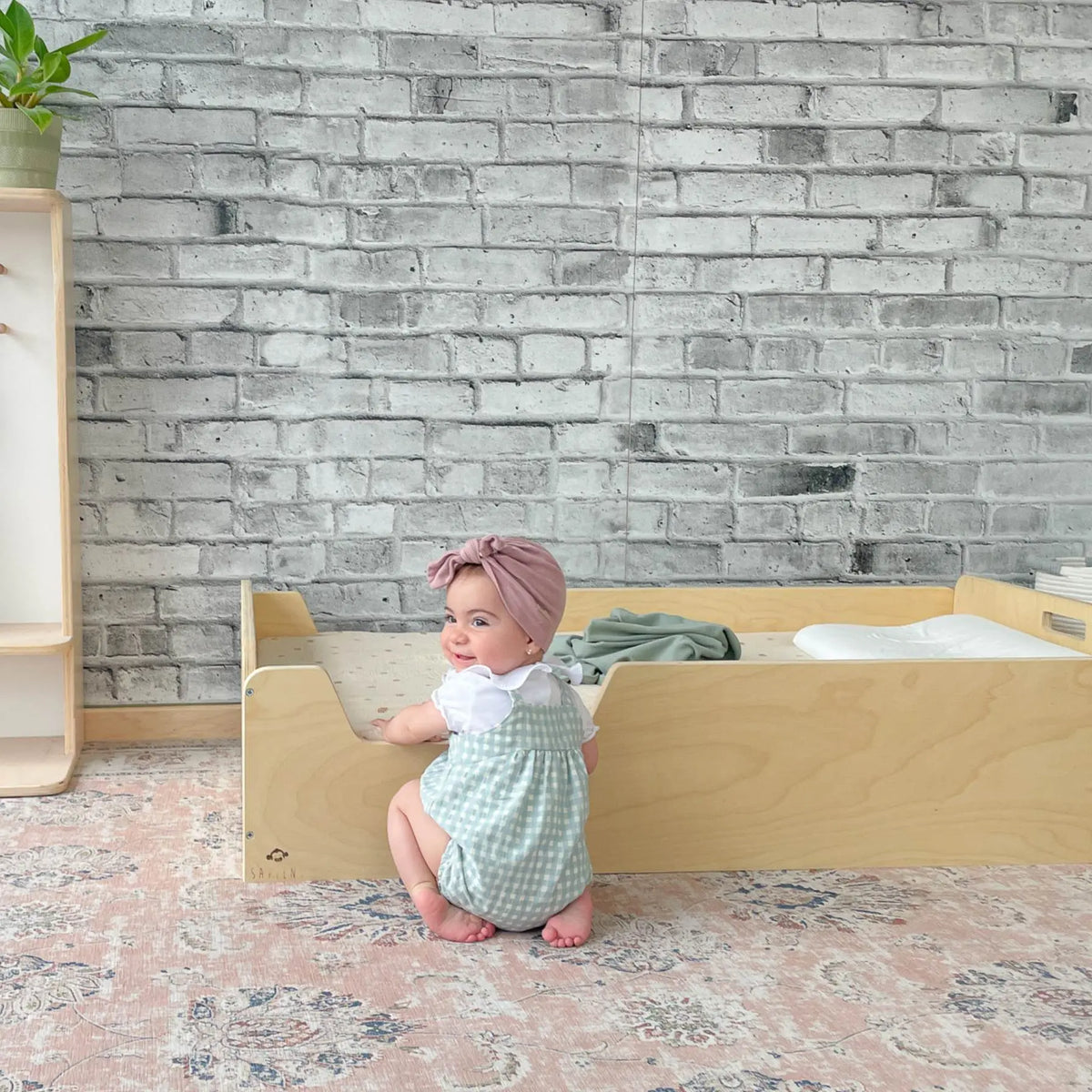 Sapiens Child Apple Crib Montessori floor bed with safety rails, toddler furniture for safe, independent sleep.