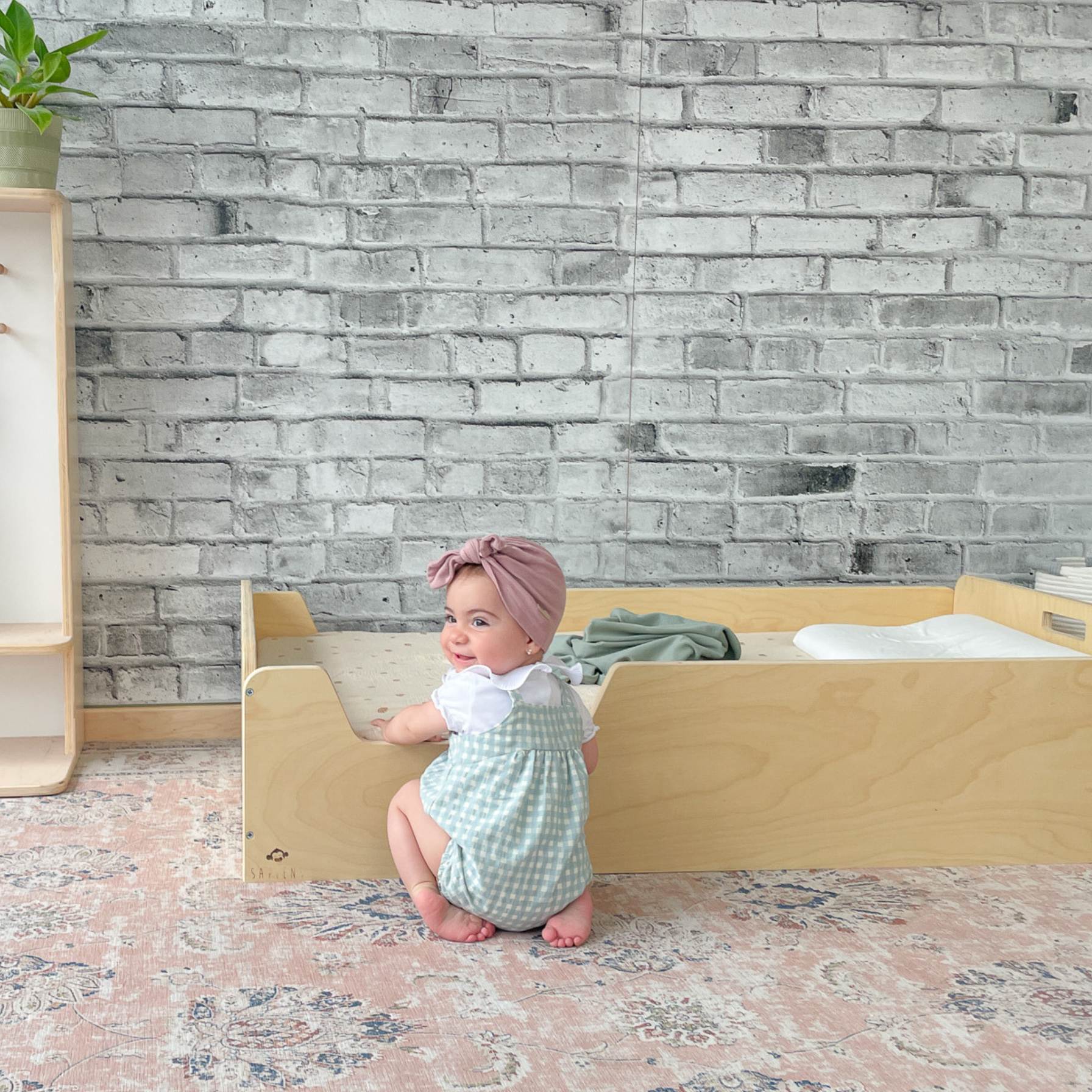 APPLE CRIB - Montessori Floor Bed with Rails for Safe and Independent Sleep - Shopthatapp.ca