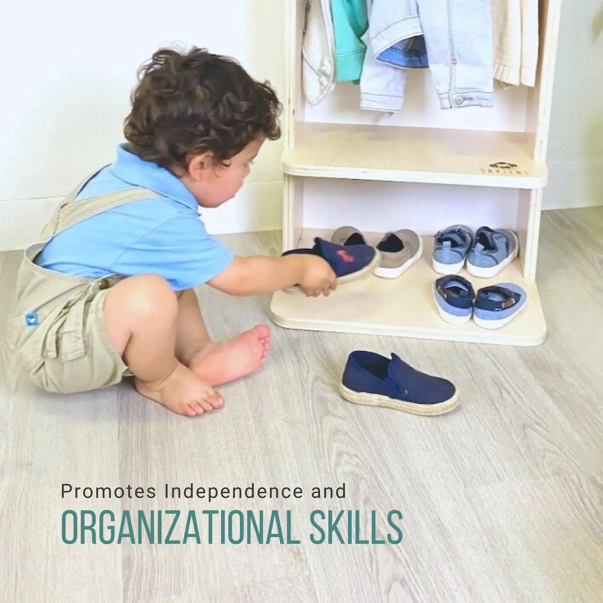 Sapiens Child MANGO Montessori coat rack with cubby design for toddlers, featuring hooks and storage for kids' coats and backpacks.
