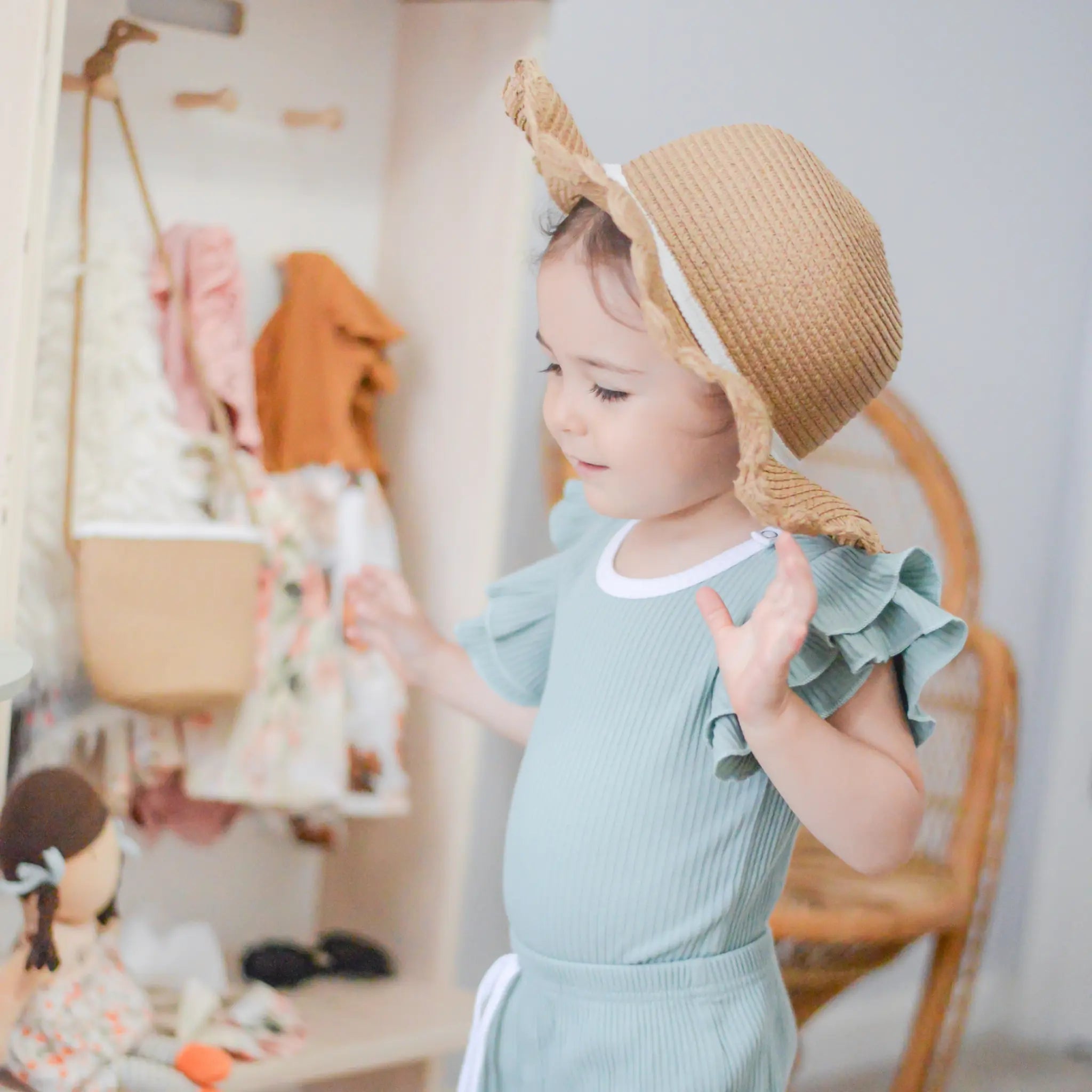MANGO Montessori Coat Rack - Stylish Cubby Design for Kids - Shopthatapp.ca