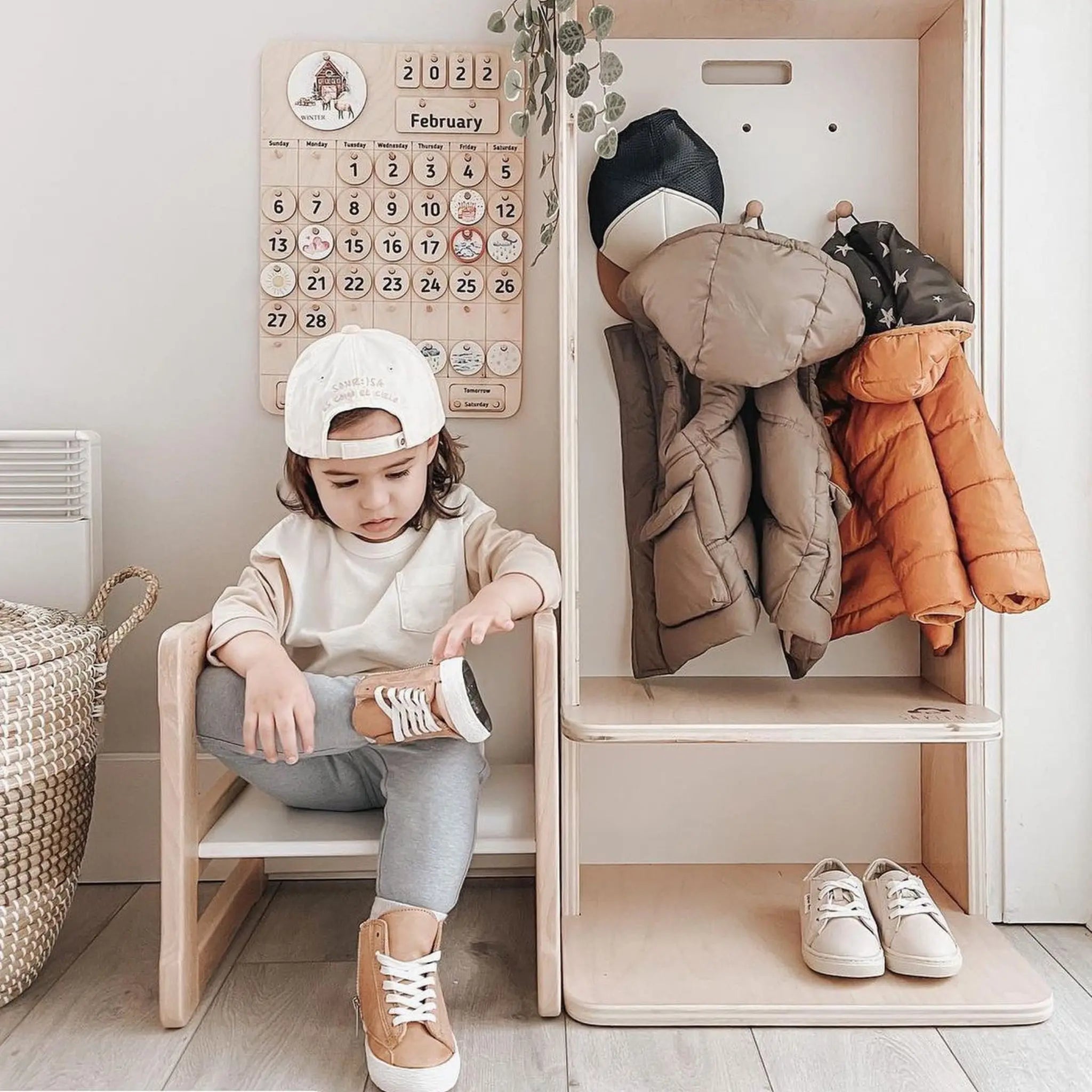 MANGO Montessori Coat Rack - Stylish Cubby Design for Kids - Shopthatapp.ca