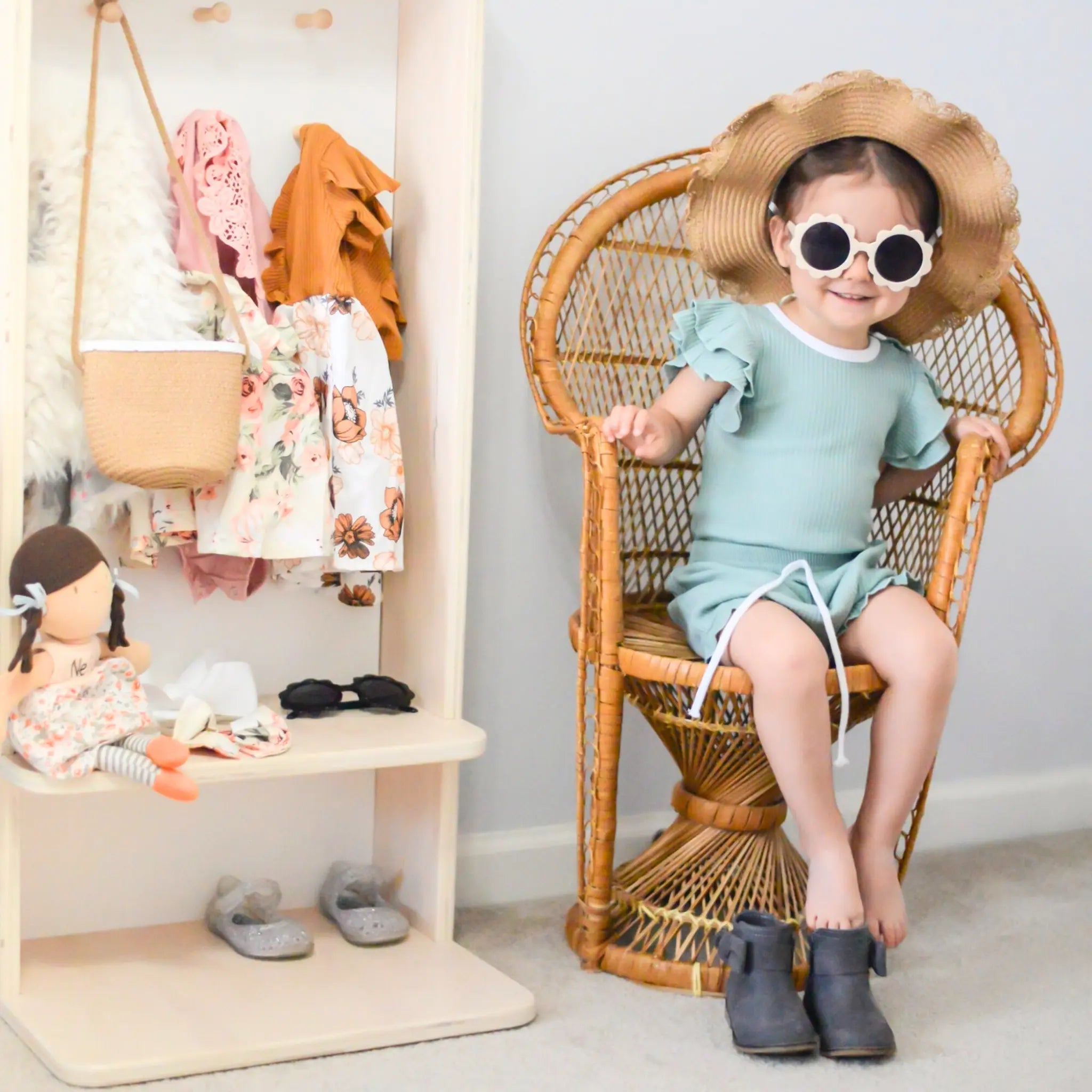 MANGO Montessori Coat Rack - Stylish Cubby Design for Kids - Shopthatapp.ca