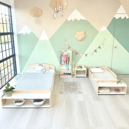 Sapiens Child cherry twin Montessori floor bed with built-in shelves, designed for kids' bedrooms and easy toddler access.