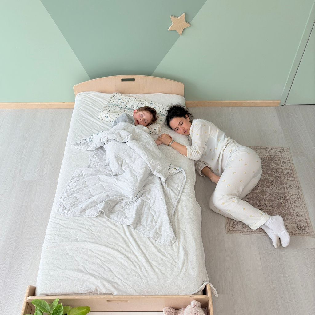 CHERRY TWIN Montessori Floor Bed with Shelves for Growing Kids - Shopthatapp.ca