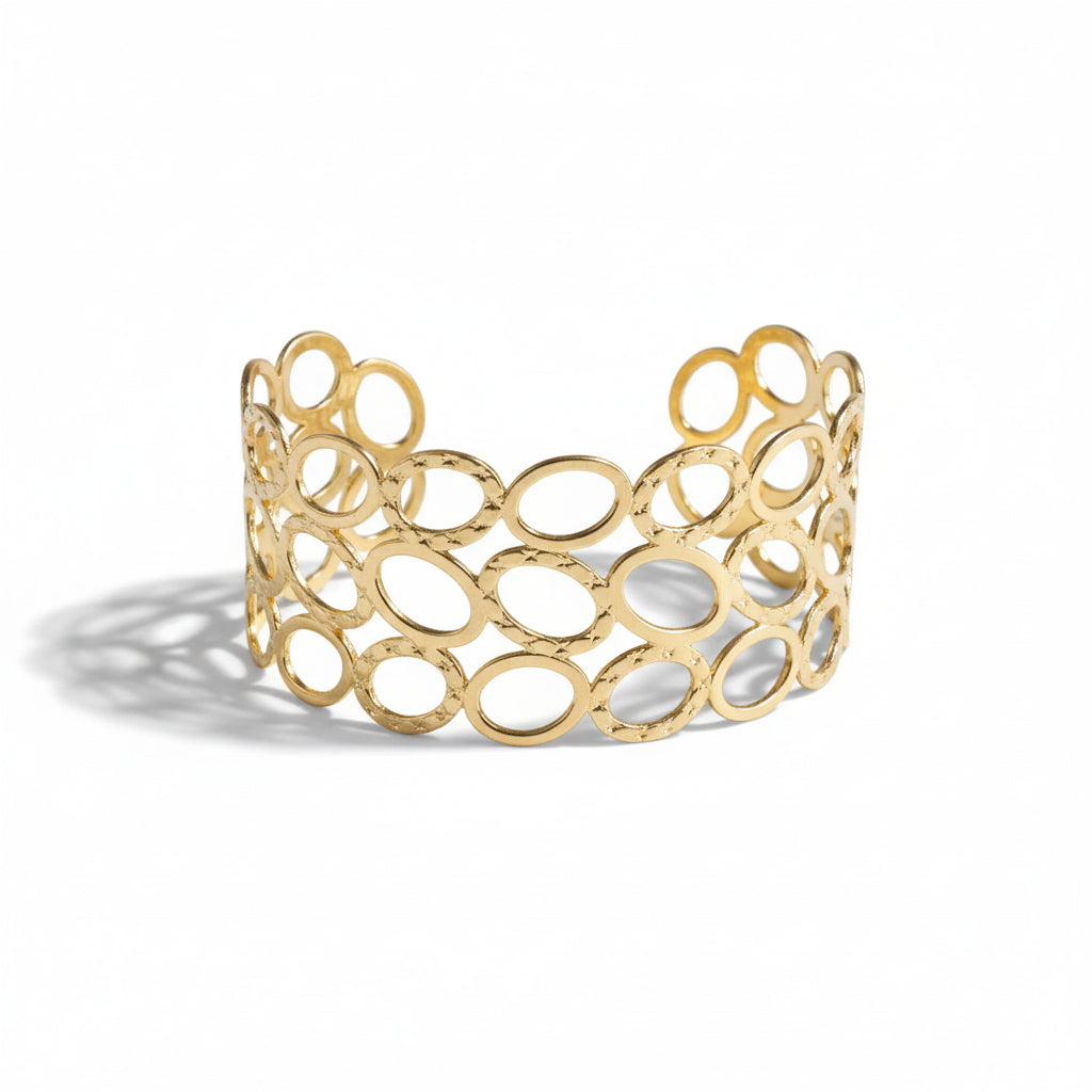 Open Circle Cuff Bracelet in Gold Stainless Steel - Shopthatapp.ca