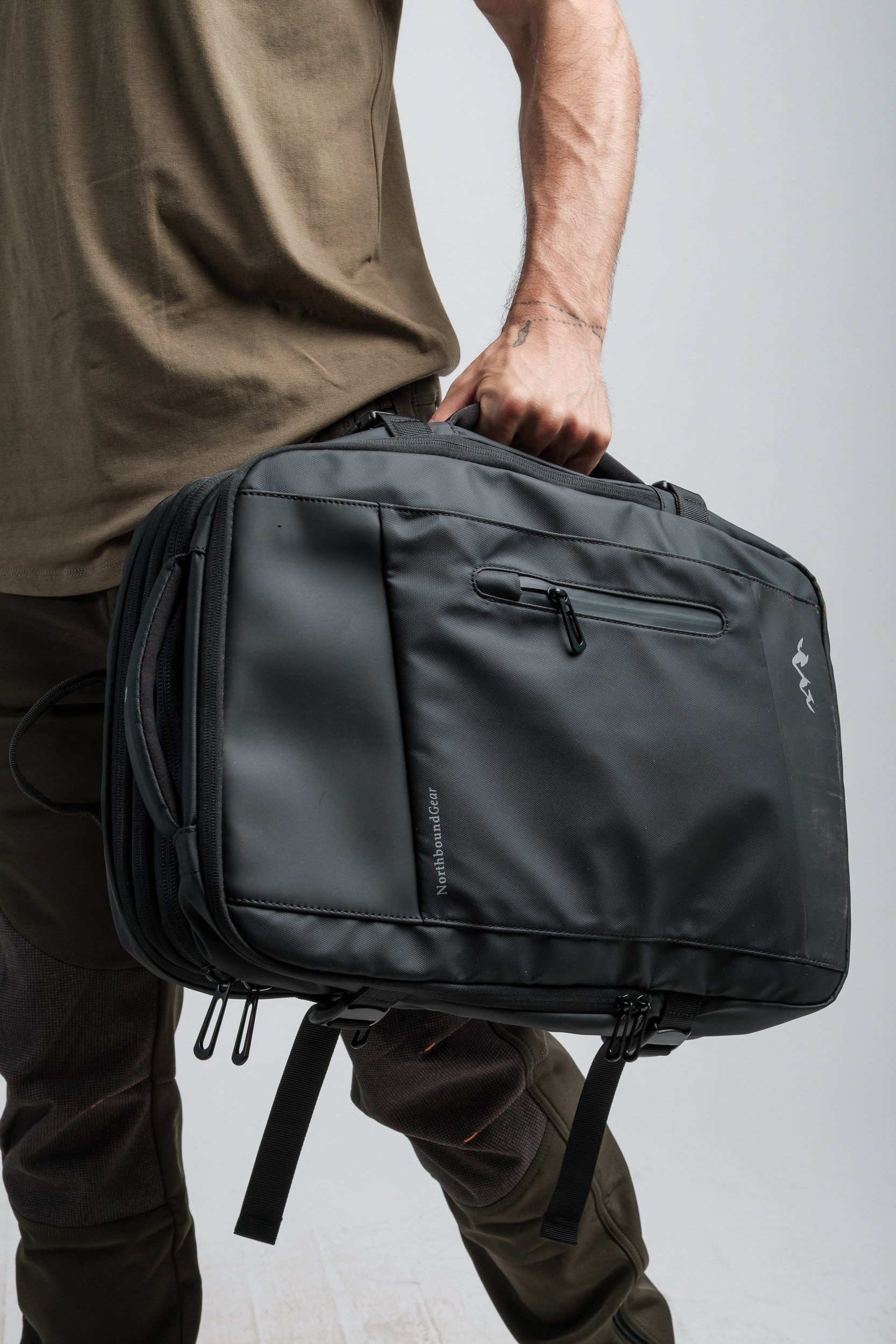 Voyager Expandable Backpack 26L / 38L with Built-in Rain Coat - Shopthatapp.ca
