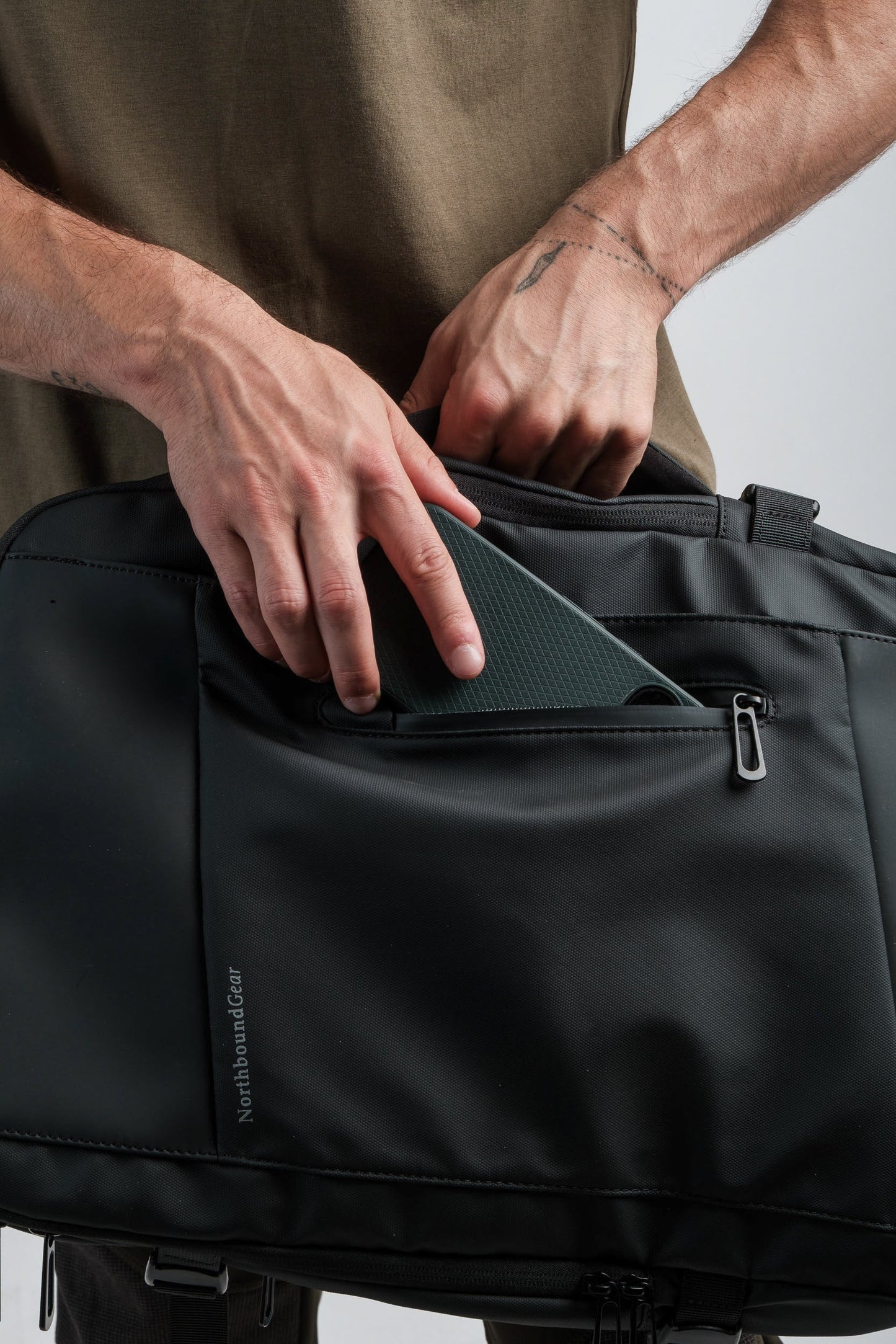 Voyager Expandable Backpack 26L / 38L with Built-in Rain Coat - Shopthatapp.ca