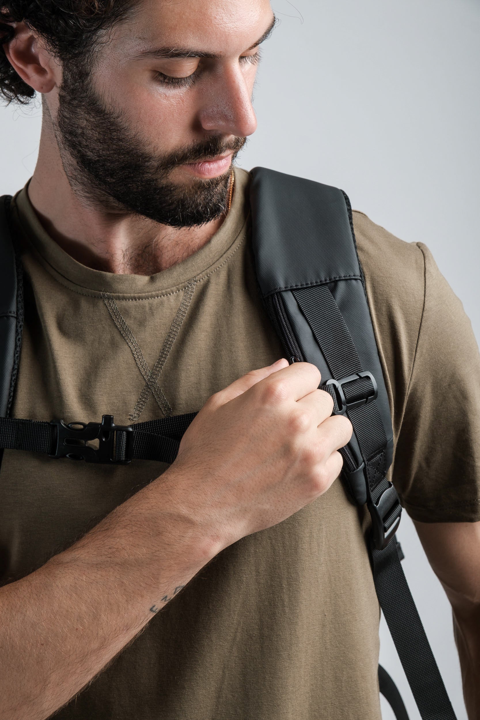 Voyager Expandable Backpack 26L / 38L with Built-in Rain Coat - Shopthatapp.ca