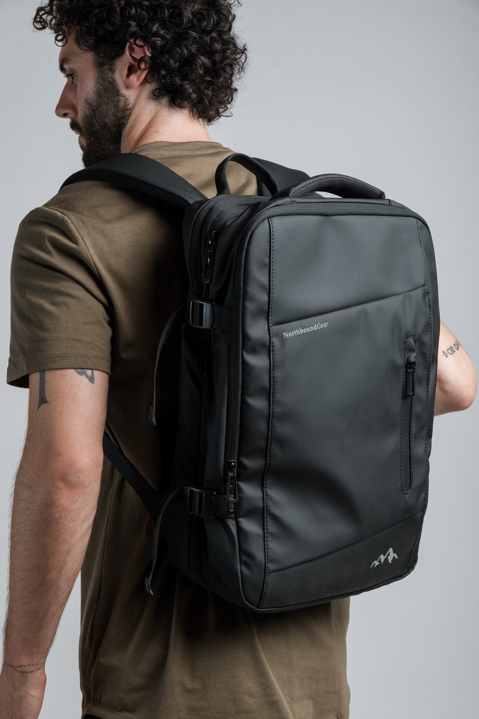 Voyager Expandable Backpack 26L / 38L with Built-in Rain Coat - Shopthatapp.ca