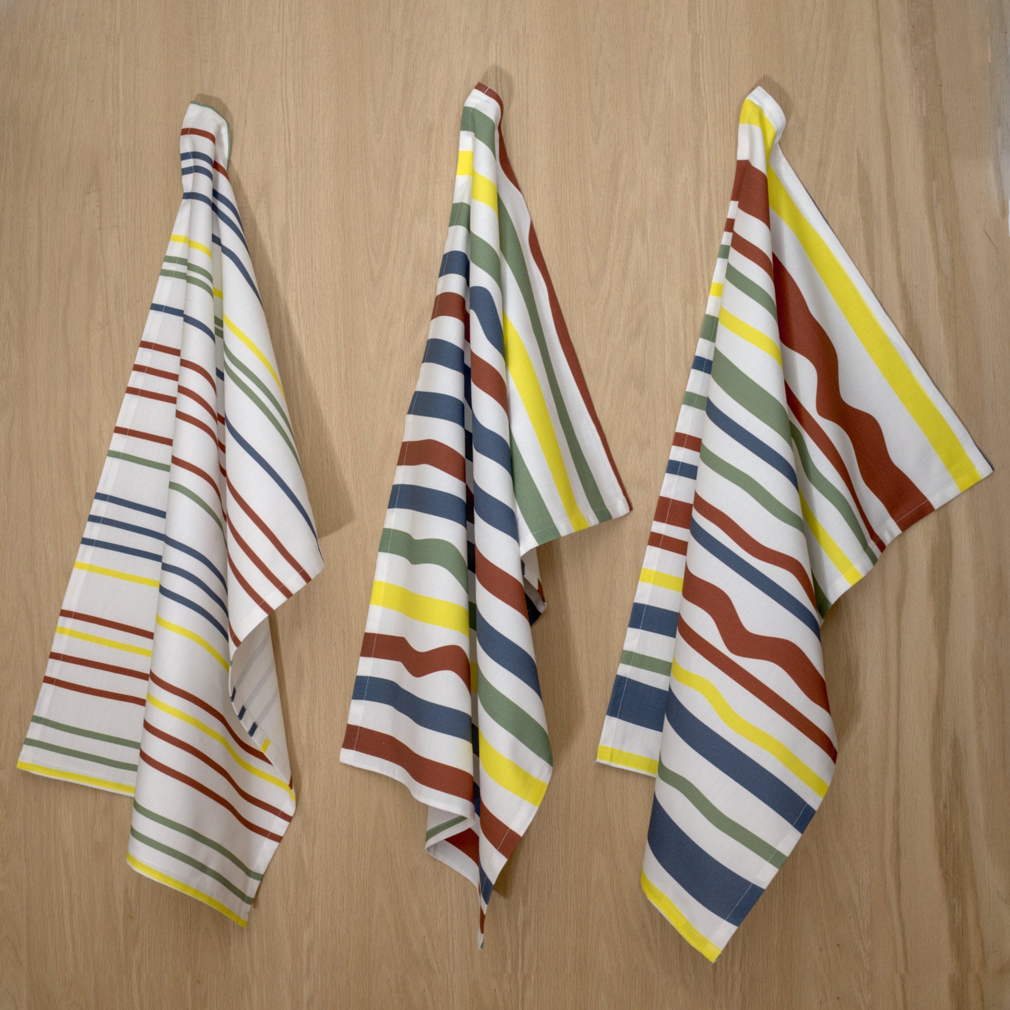 Not Straight-Creased Stripes Towels - Shopthatapp.ca
