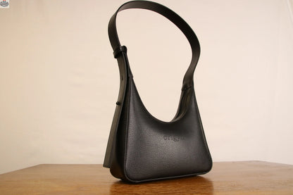 Origyn 01 vegan leather handbag featuring a sleek shoulder bag design made from sustainable MIRUM® plastic-free material.