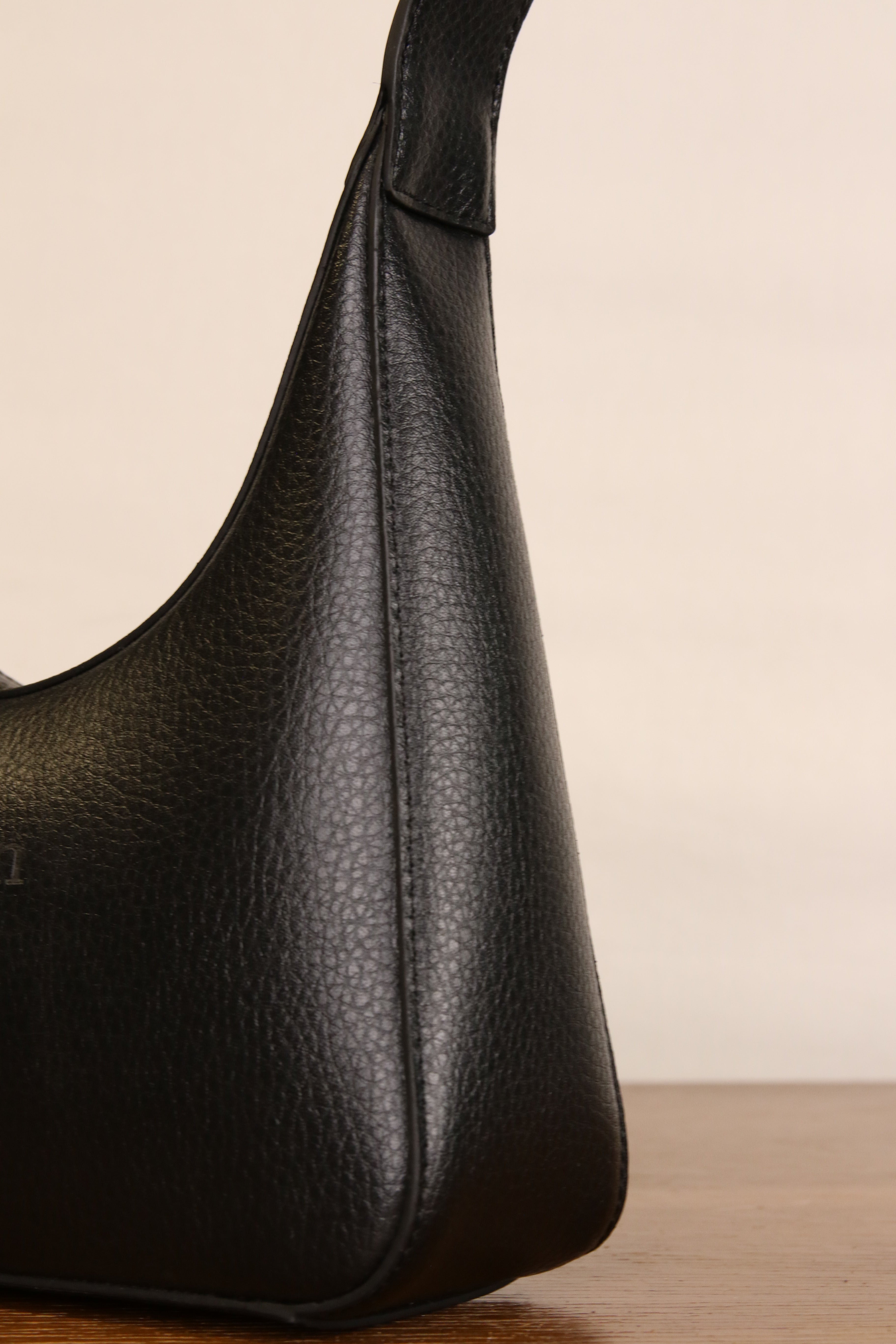 Origyn 01 - Plant-Based Vegan Leather Shoulder Handbag - Made with Plastic-Free MIRUM® - Shopthatapp.ca