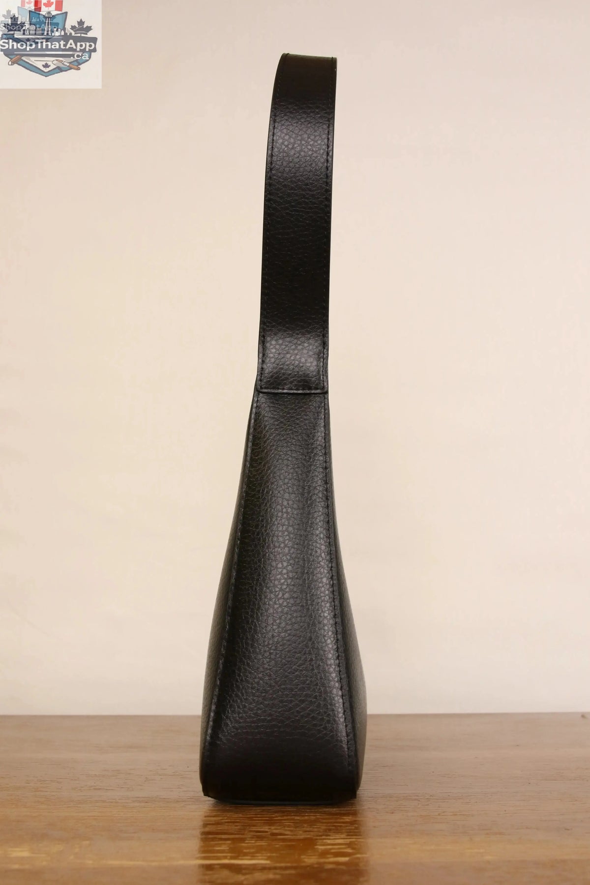 Close-up of the Origyn 01 vegan leather handbag showing its sleek design and sustainable MIRUM® plastic-free shoulder strap.