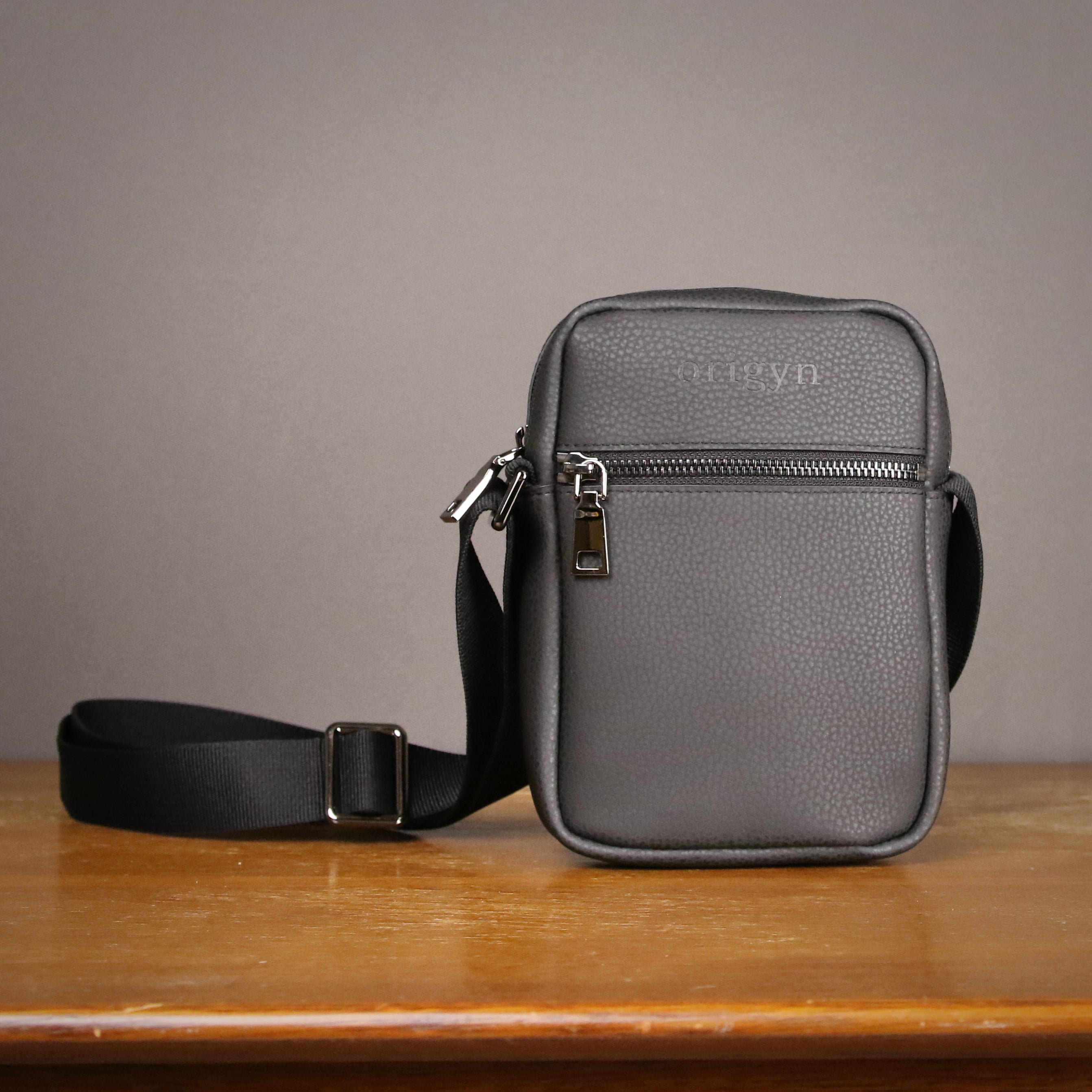 Origyn 02 - Plant-Based Vegan Leather Cross-body Handbag - Made with Plastic-Free MIRUM® - Shopthatapp.ca