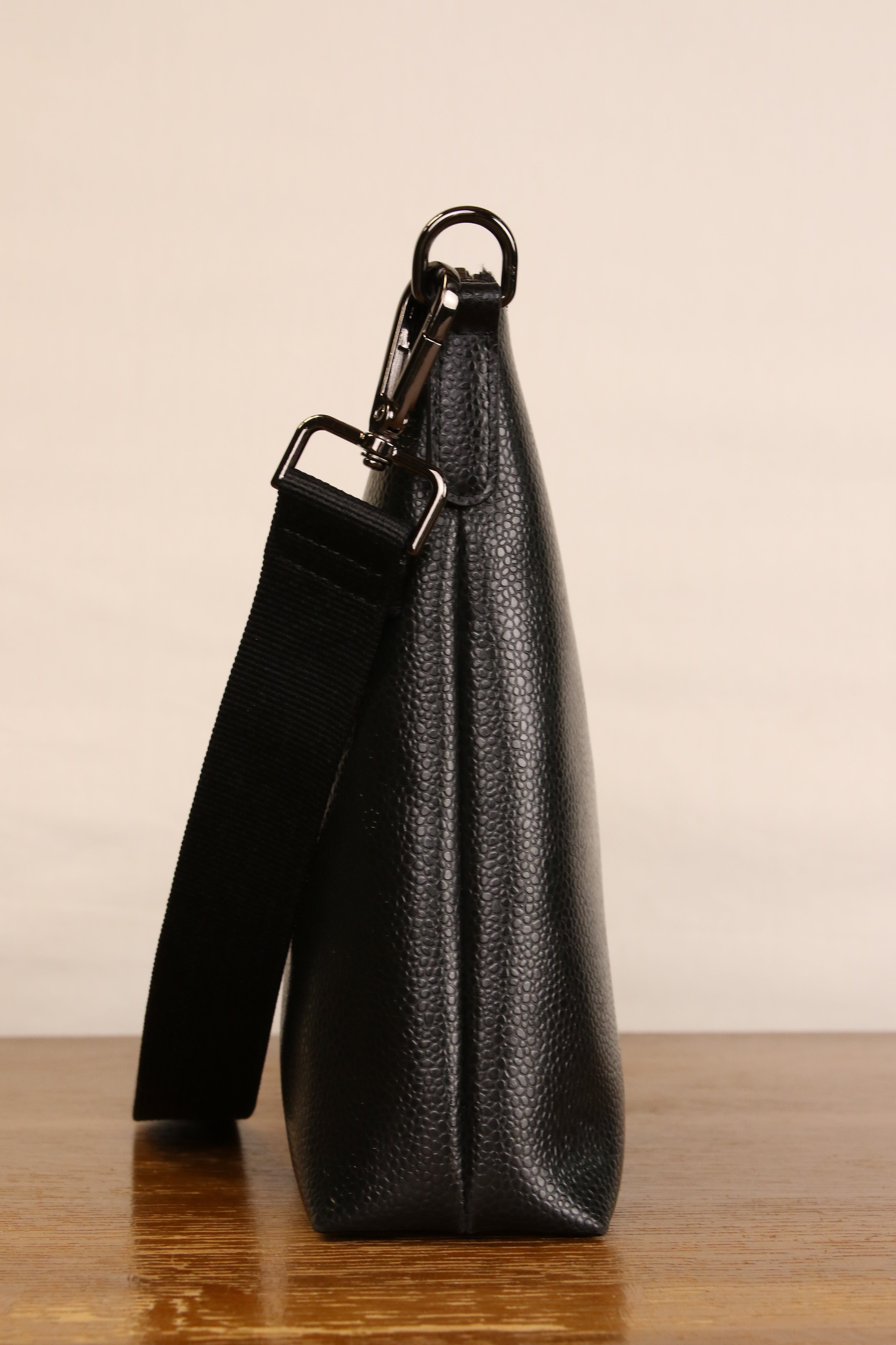 Origyn 04 - Plant-Based Vegan Leather Top Zip Handbag - Made with Plastic-Free MIRUM® - Shopthatapp.ca