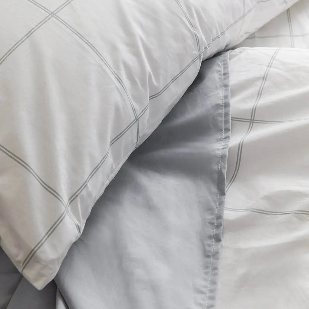 Organic percale pillowcase set by Skylark+Owl Canada, soft and luxurious pillowcases with a smooth, crisp fabric finish.