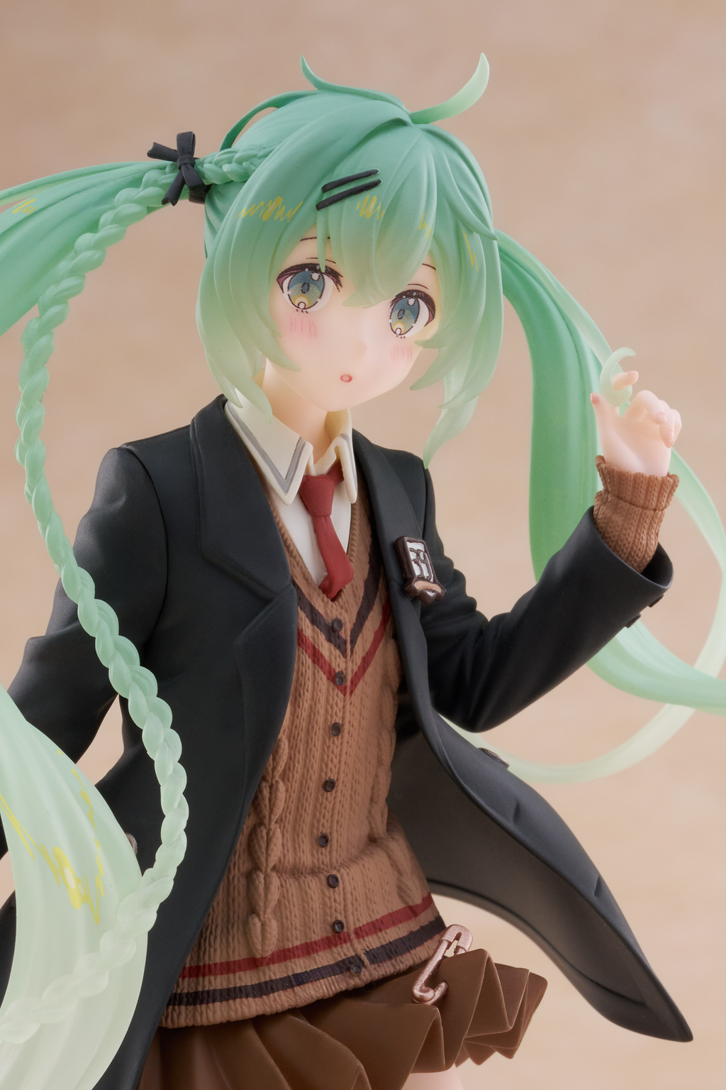 Hatsune Miku Figure - Fashion (Preppy Ver.) - Shopthatapp.ca