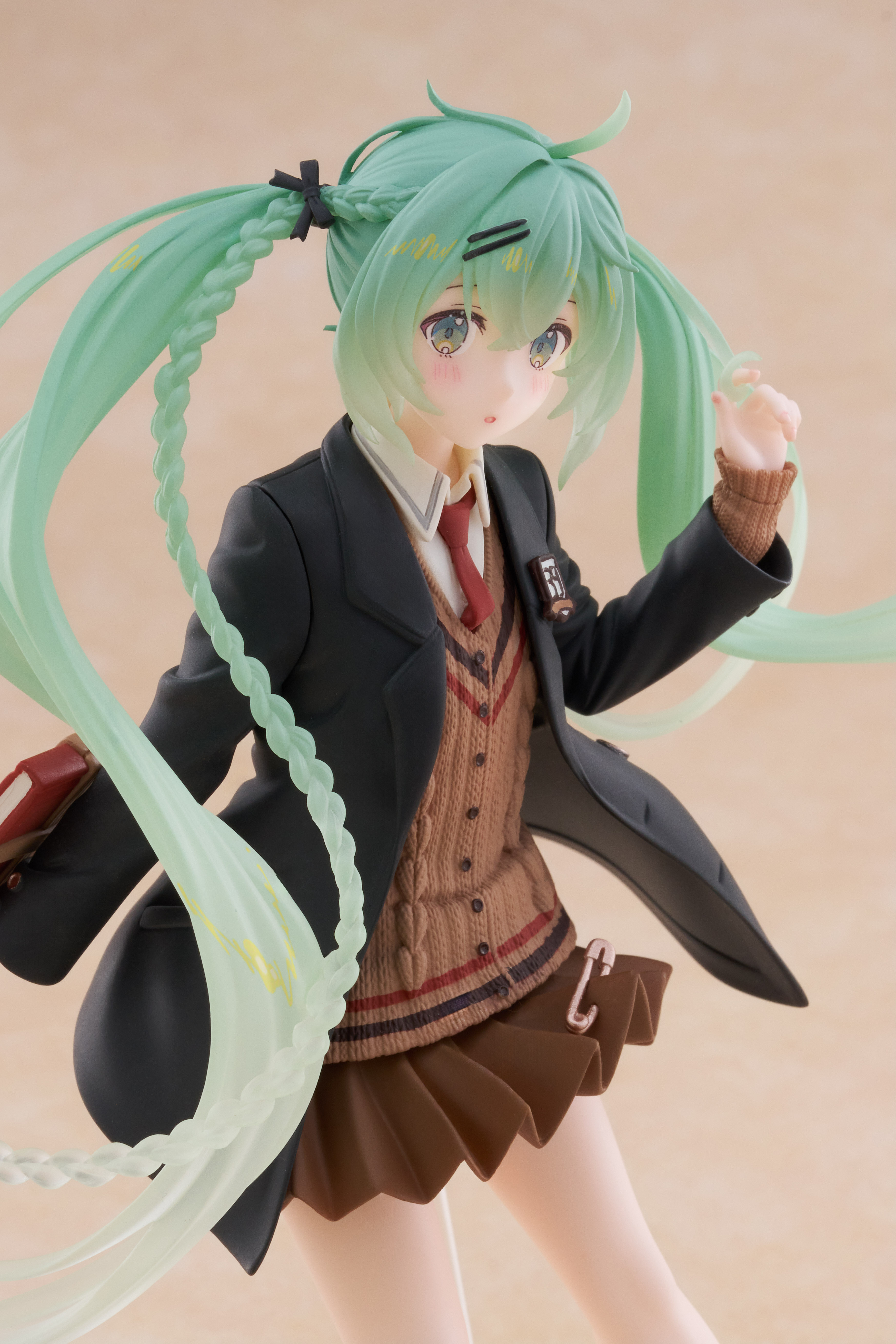 Hatsune Miku Figure - Fashion (Preppy Ver.) - Shopthatapp.ca