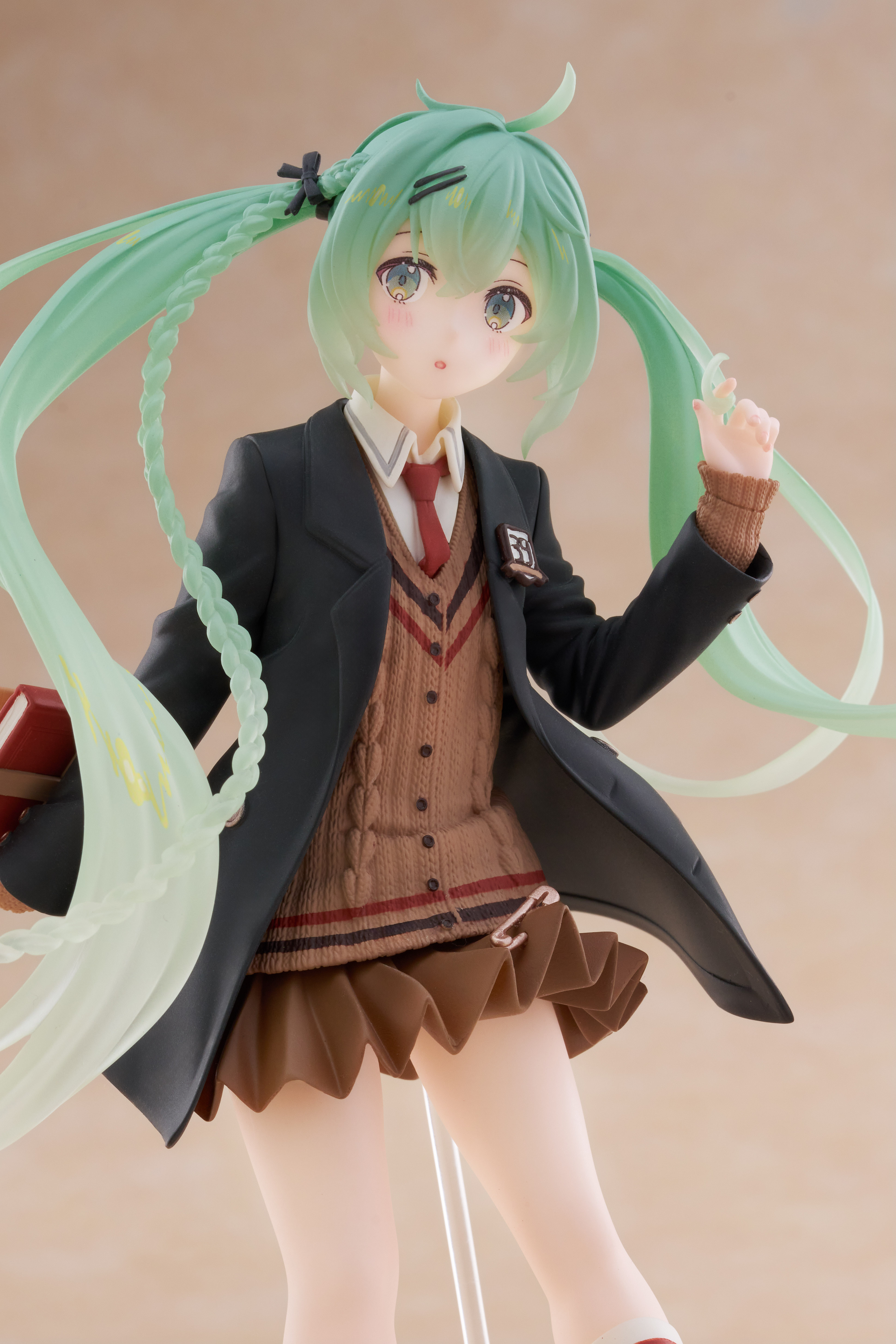 Hatsune Miku Figure - Fashion (Preppy Ver.) - Shopthatapp.ca