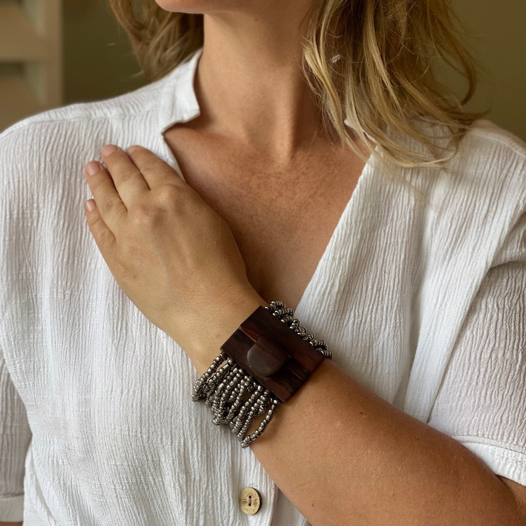 Beaded Bracelet with Wooden Clasp - Shopthatapp.ca