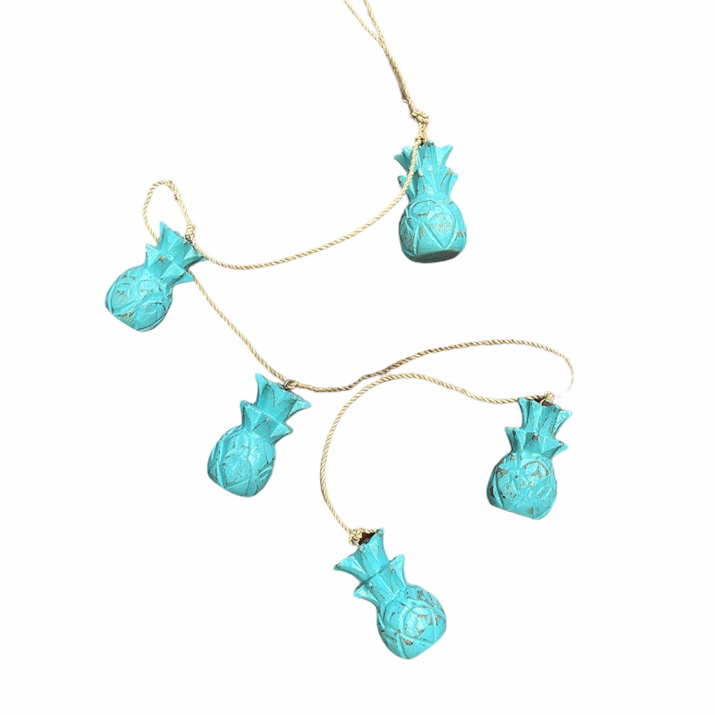 Hanging Wooden Pineapples - Shopthatapp.ca