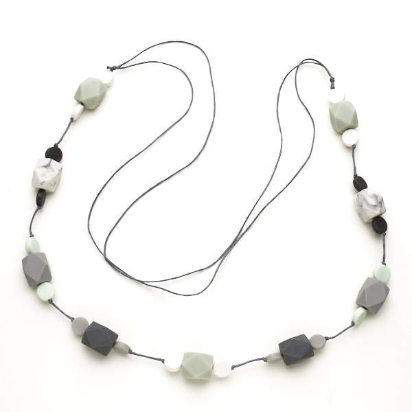 Long Resin Cube Necklace - Stylish Faceted Design - Shopthatapp.ca