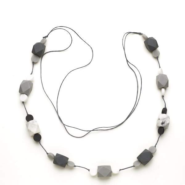 Long Resin Cube Necklace - Stylish Faceted Design - Shopthatapp.ca