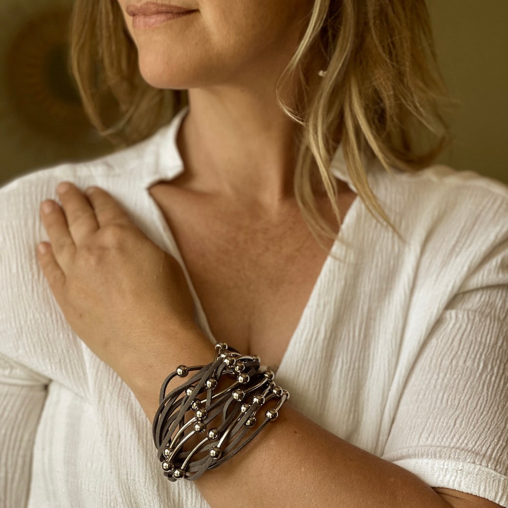 Silver Tube Ball Bracelet on Suede - Elegant Silver Jewelry - Shopthatapp.ca