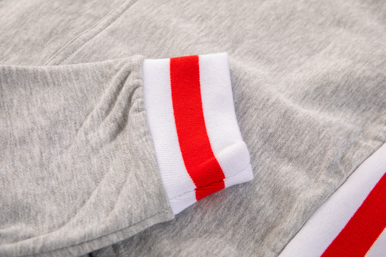 Detroit Red Wings "Muskoka Style" Premium Chenille Woven Logo Hoodie - Shopthatapp.ca