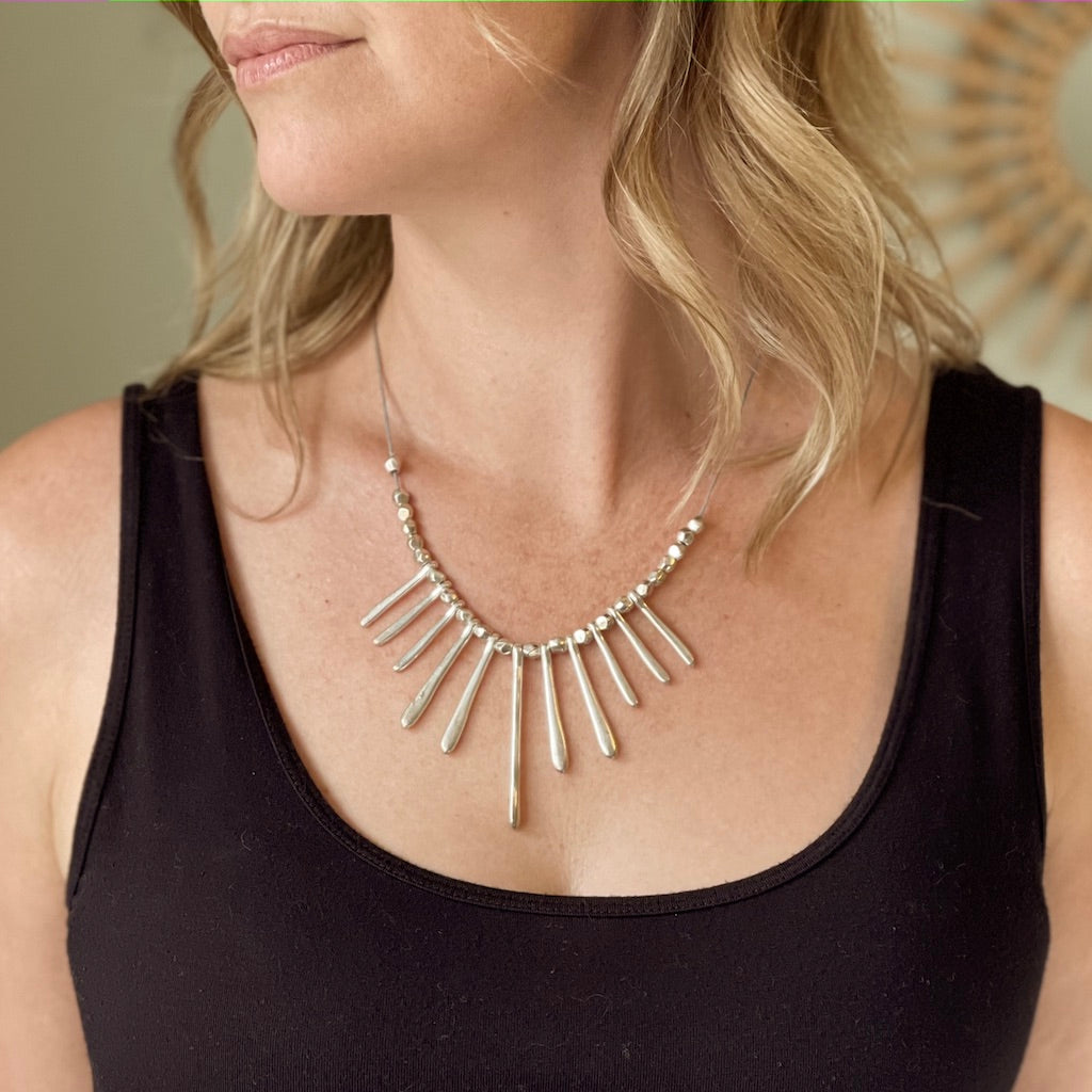 Drop Fan Necklace Silver Plate - Elegant and Chic Pendant - Shopthatapp.ca
