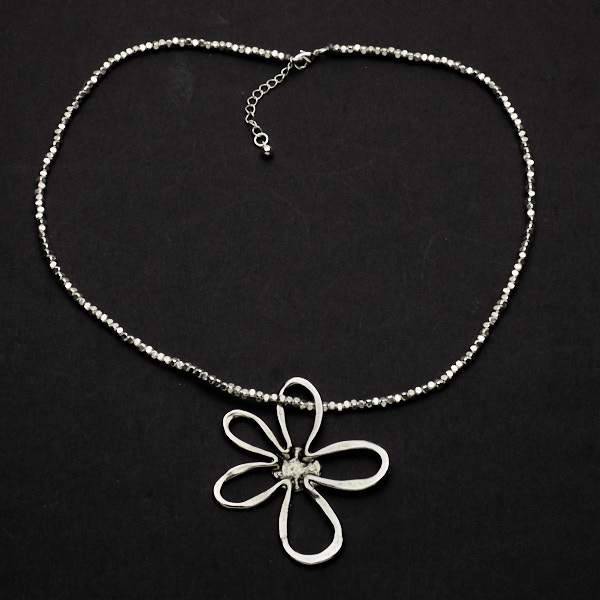 Open Flower Necklace Silver Plate - Elegant Floral Design - Shopthatapp.ca