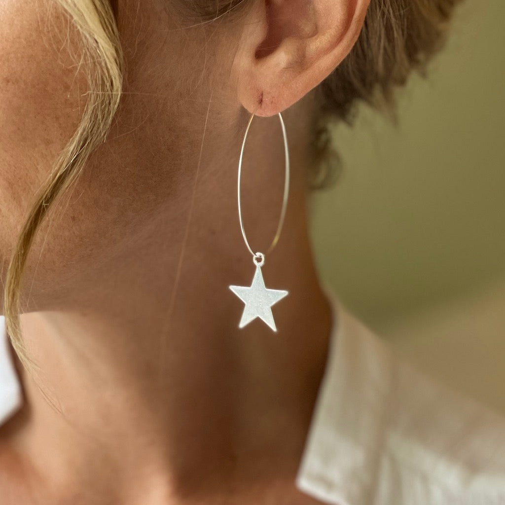 Silver Star Hoop Earrings – Elegant Silver Plate Design on Hoops - Shopthatapp.ca