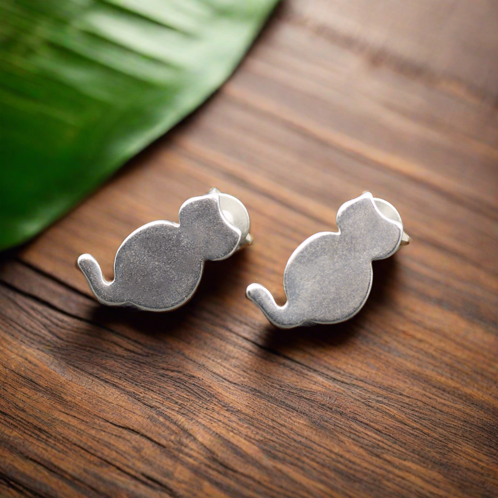 Cat Silver Plate Stud Earrings - Stylish Cat Stud Earrings for Cat Lovers - Shopthatapp.ca