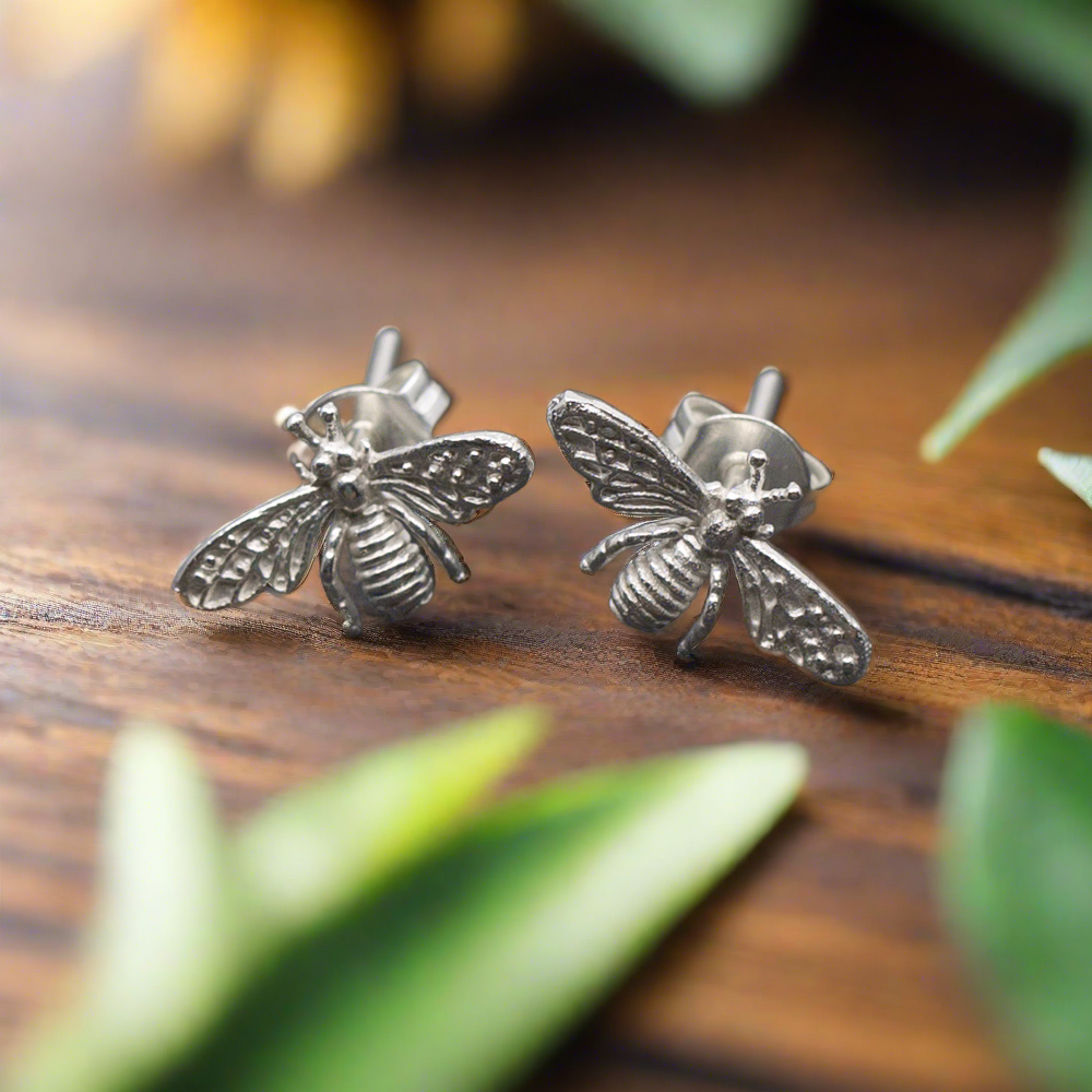 Bee Silver Plate Stud Earrings - Elegant Bee Stud Earrings for Everyday Wear - Shopthatapp.ca