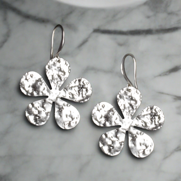 Hammered Silver Flower Earrings - Elegant Silver Plate Design - Shopthatapp.ca