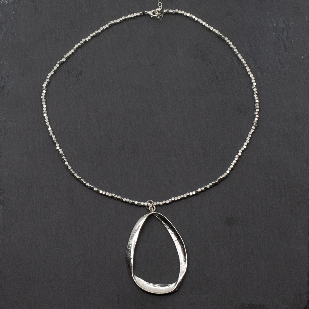 Single Twisted Oval Necklace In Silver Plate - Shopthatapp.ca