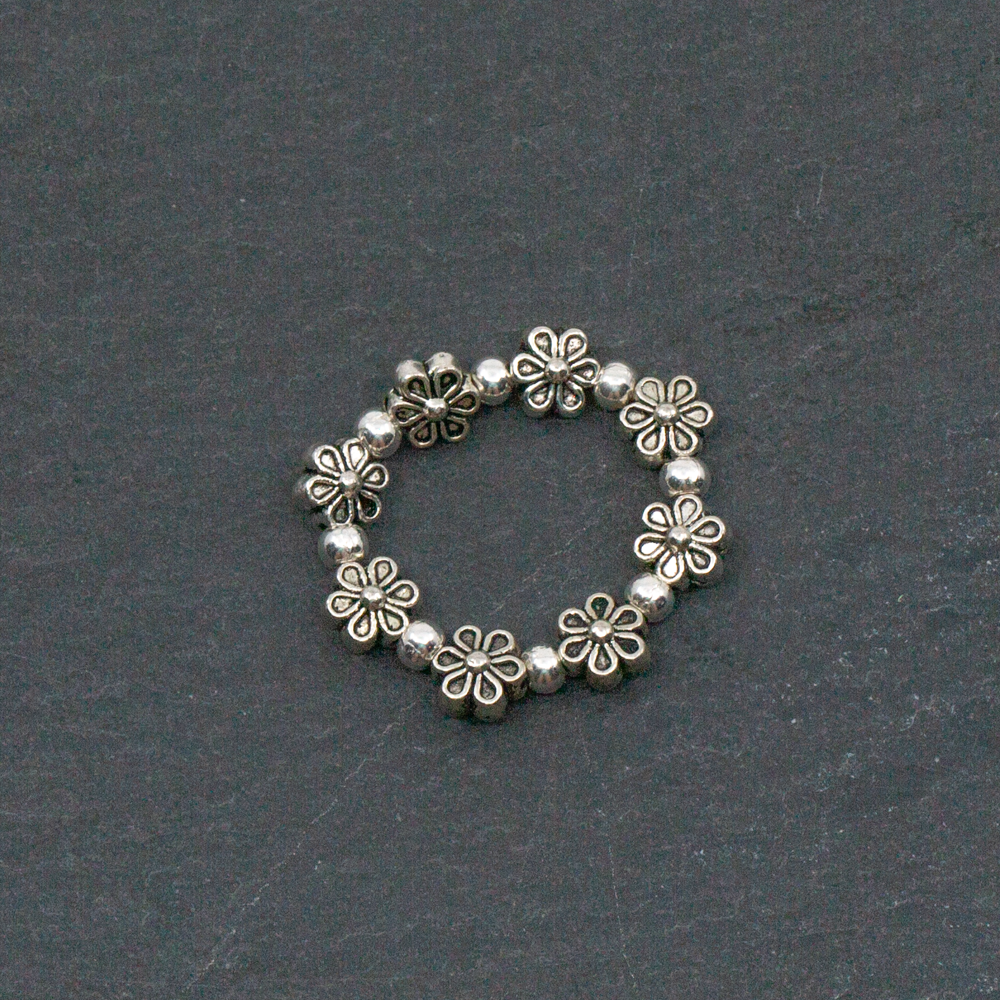 Elasticated Flower Ring Silver Plate – Elegant Floral Accessory - Shopthatapp.ca