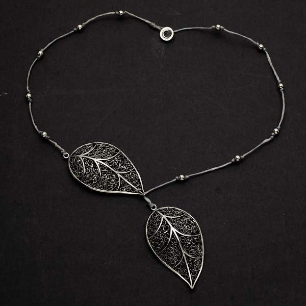 Silver Leaf Necklace - Short Double Leaf Design in Silver Plate - Shopthatapp.ca