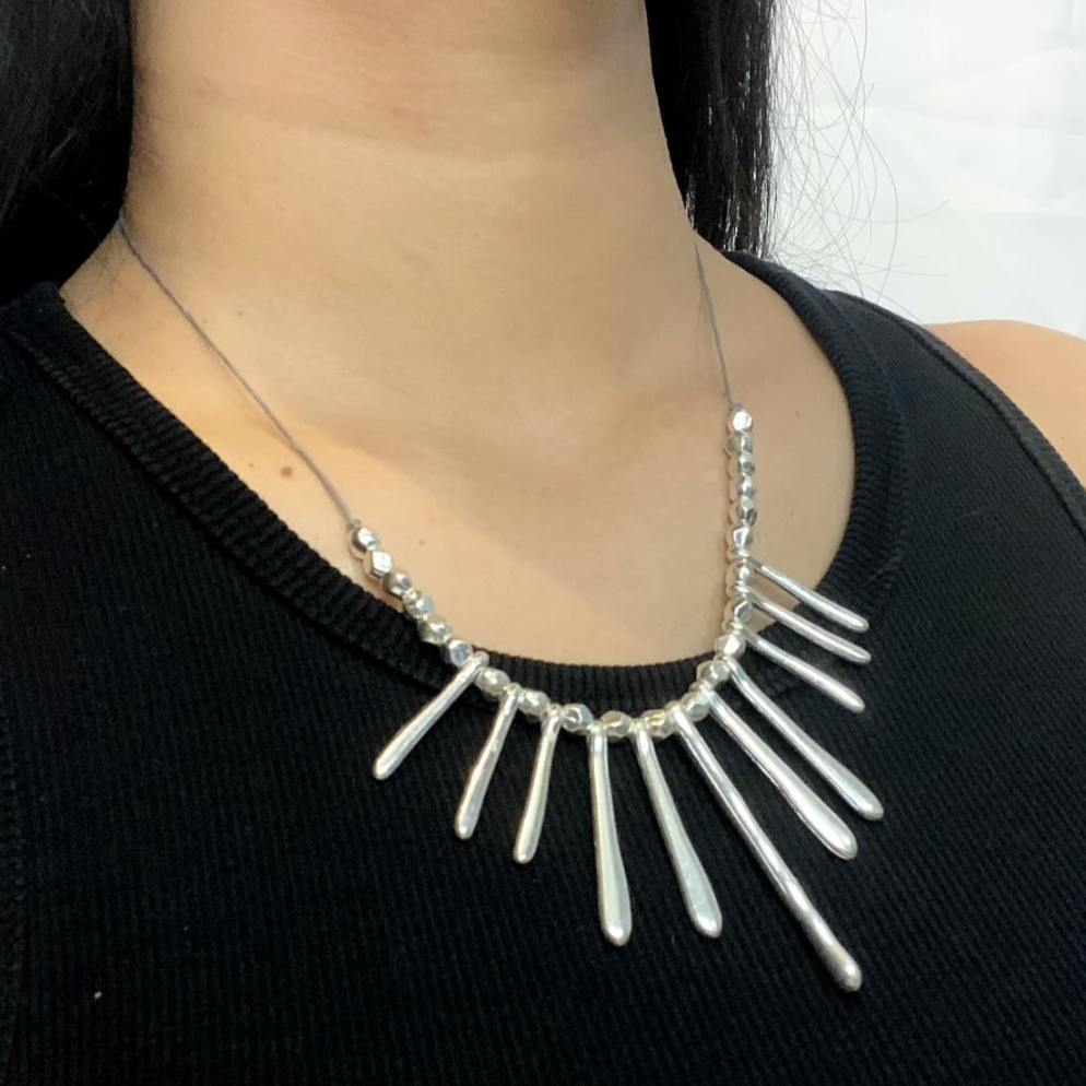 Drop Fan Necklace Silver Plate - Elegant and Chic Pendant - Shopthatapp.ca