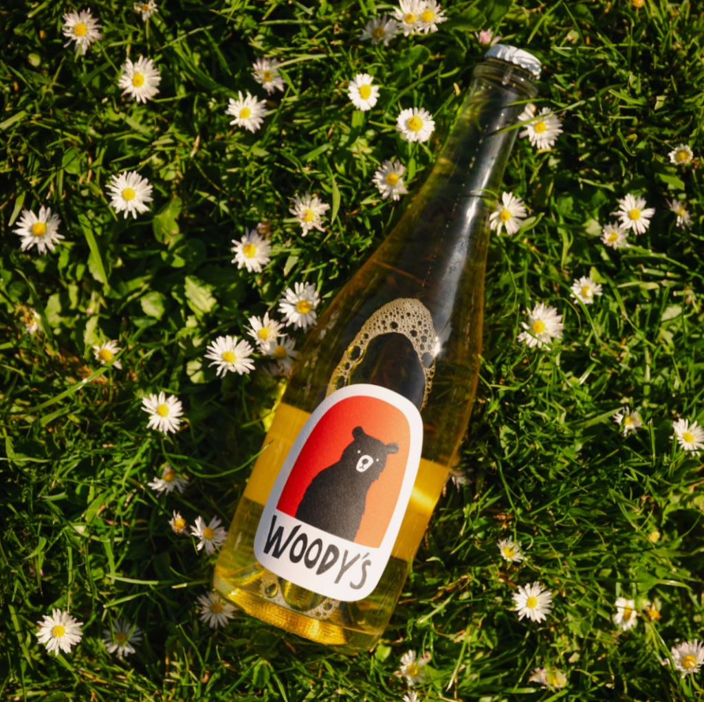 Woody's Sparkling Blanc de Blanc Mini - Effervescent Elegance in a Compact Bottle